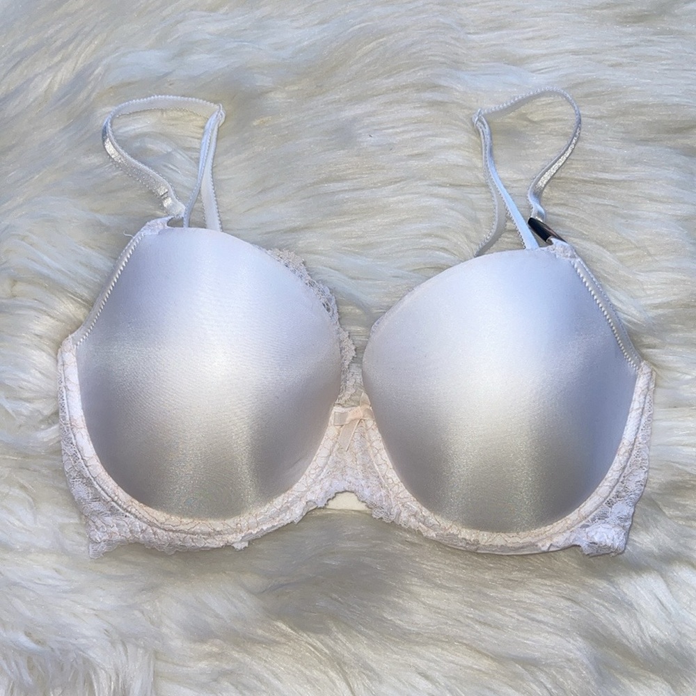 Victoria’s Secret Dream Angel lined Demi Bra.size 32DDD. Regular price 62.5$